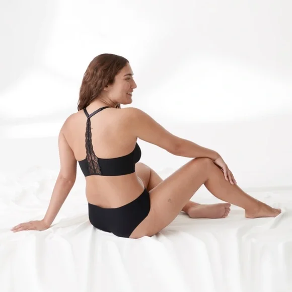 True Body Triangle Lace Racerback Bra - Picture 5 of 7